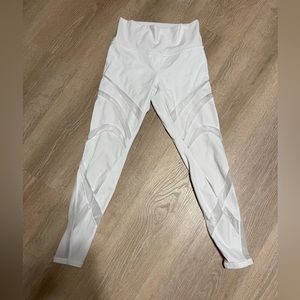 Lululemon size 8 high rise white leggings B2